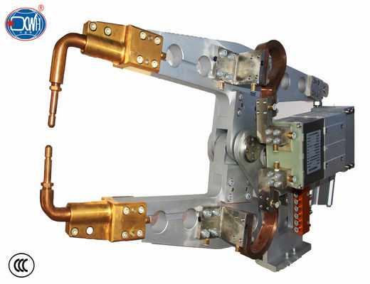 Bom preço. Arma robótico pneumática servo da soldadura de ponto 4500N para o metal galvanizado on-line